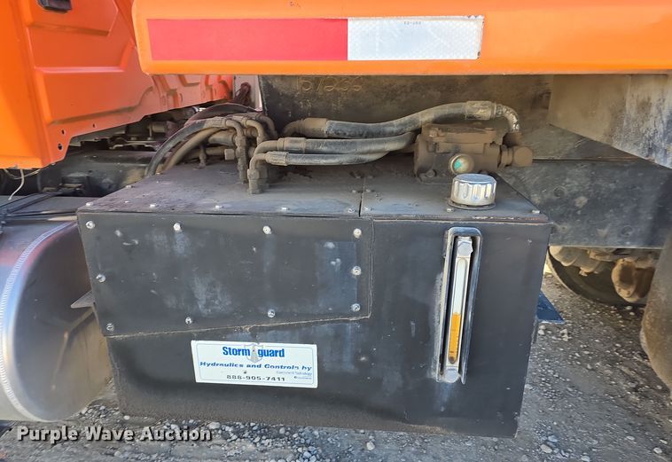 image for item DQ5336 2004 International 7400 dump truck