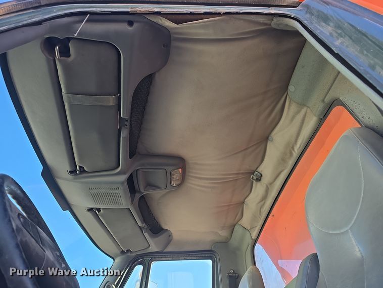 image for item DQ5336 2004 International 7400 dump truck