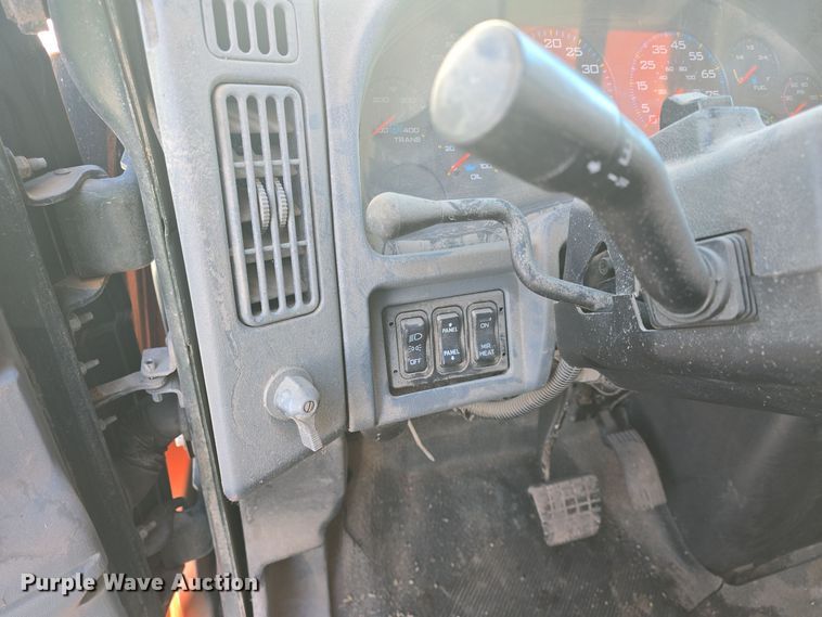 image for item DQ5336 2004 International 7400 dump truck