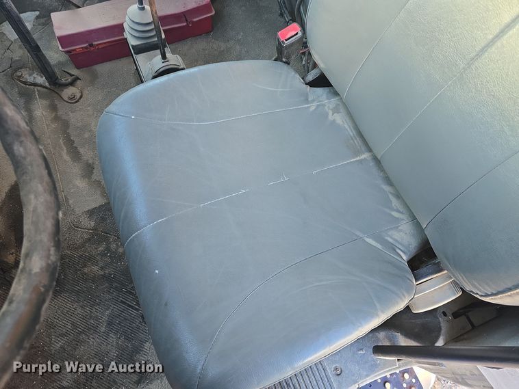 image for item DQ5336 2004 International 7400 dump truck