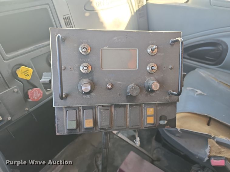 image for item DQ5336 2004 International 7400 dump truck