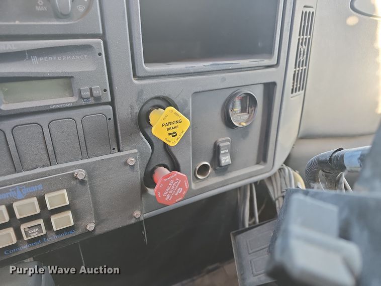 image for item DQ5336 2004 International 7400 dump truck