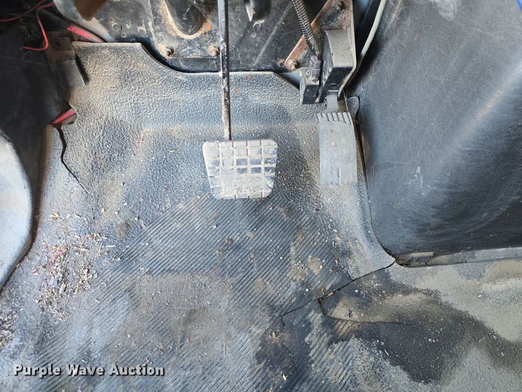 image for item DQ5336 2004 International 7400 dump truck