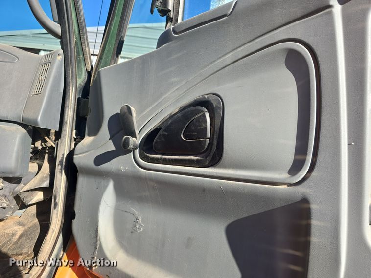 image for item DQ5336 2004 International 7400 dump truck