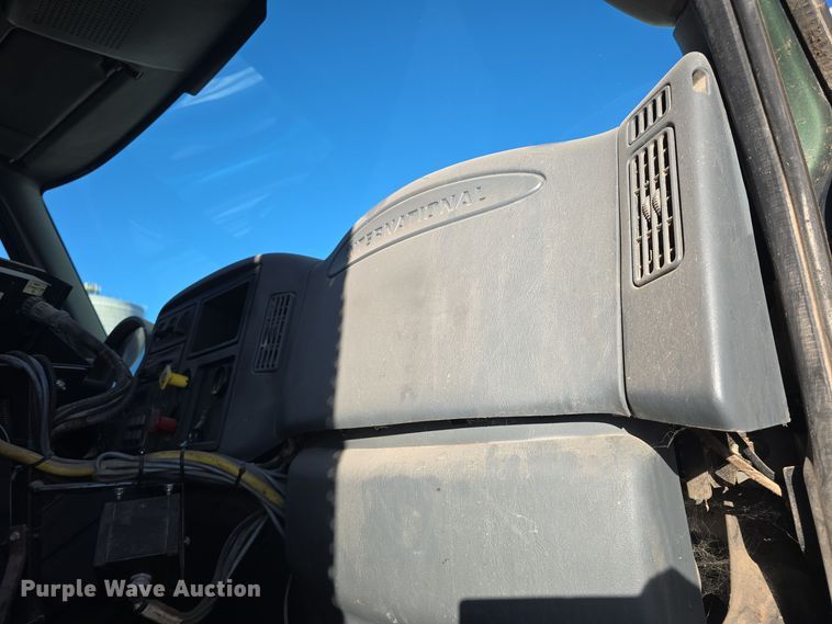 image for item DQ5336 2004 International 7400 dump truck