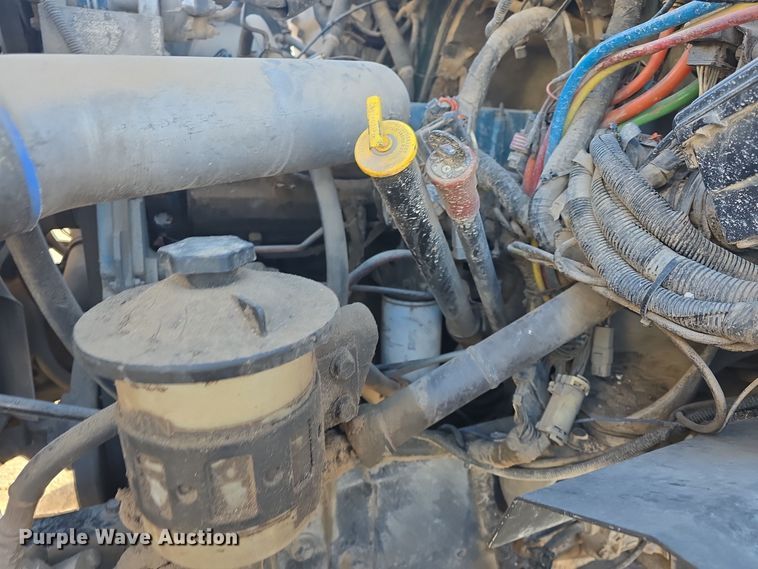 image for item DQ5336 2004 International 7400 dump truck