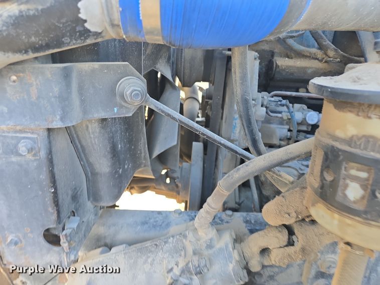 image for item DQ5336 2004 International 7400 dump truck