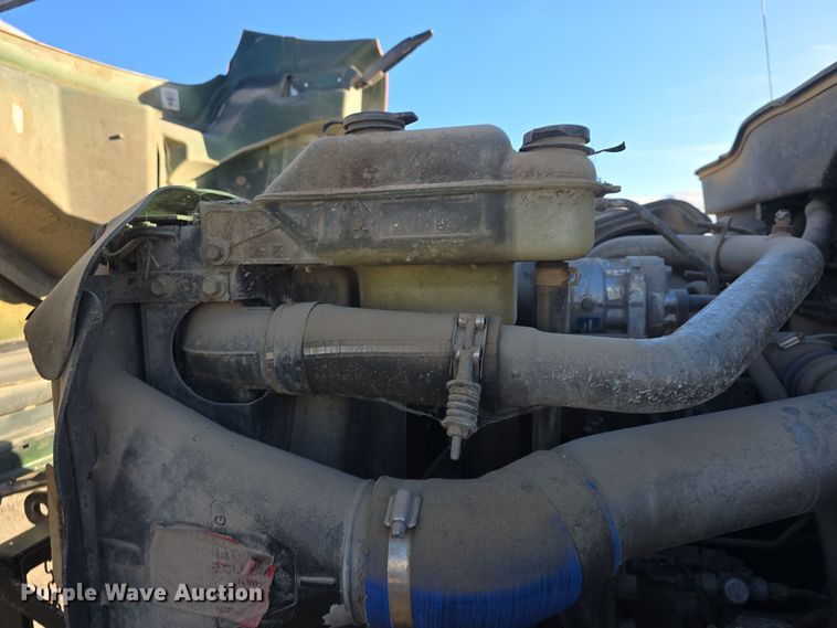 image for item DQ5336 2004 International 7400 dump truck