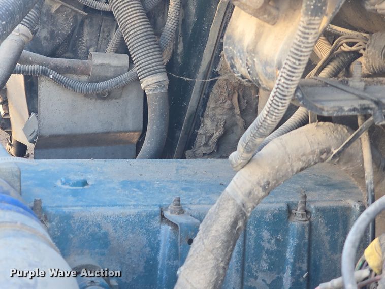 image for item DQ5336 2004 International 7400 dump truck