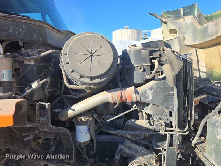 image for item DQ5336 2004 International 7400 dump truck