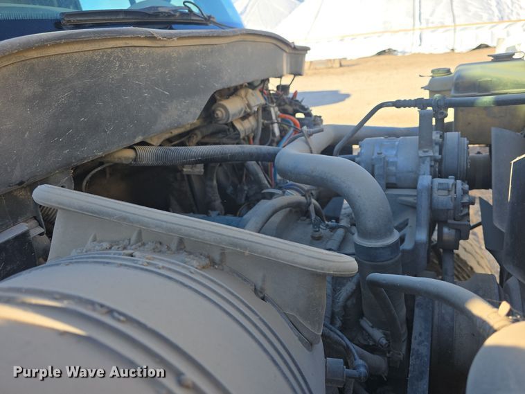 image for item DQ5336 2004 International 7400 dump truck