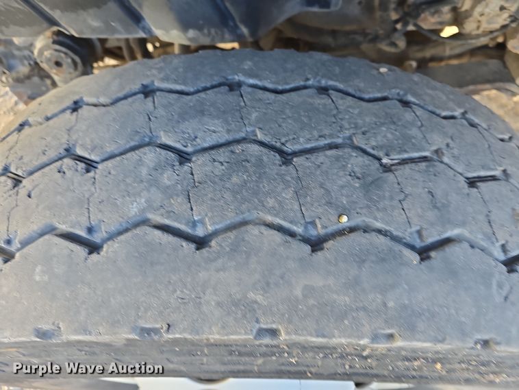 image for item DQ5336 2004 International 7400 dump truck