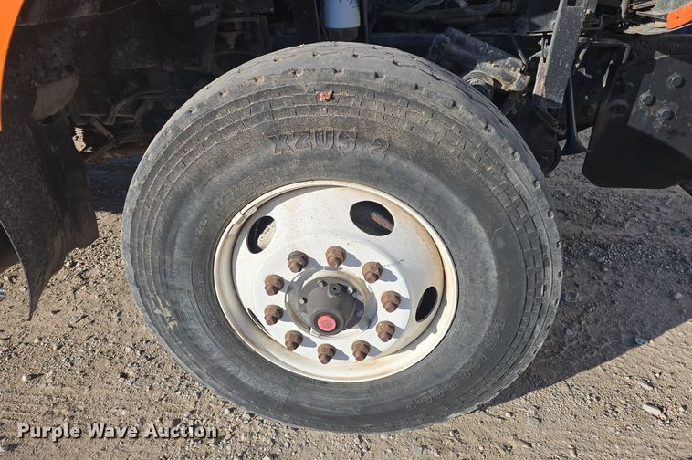 image for item DQ5336 2004 International 7400 dump truck