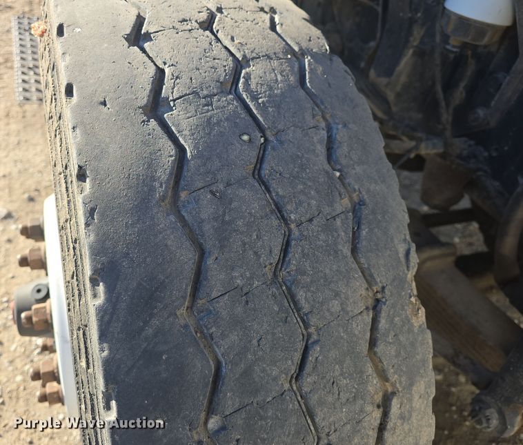 image for item DQ5336 2004 International 7400 dump truck