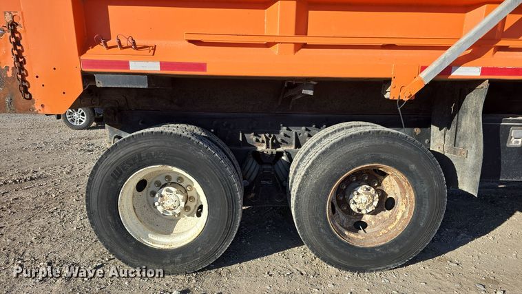 image for item DQ5336 2004 International 7400 dump truck