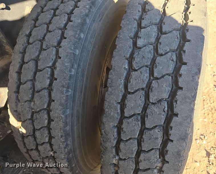 image for item DQ5336 2004 International 7400 dump truck