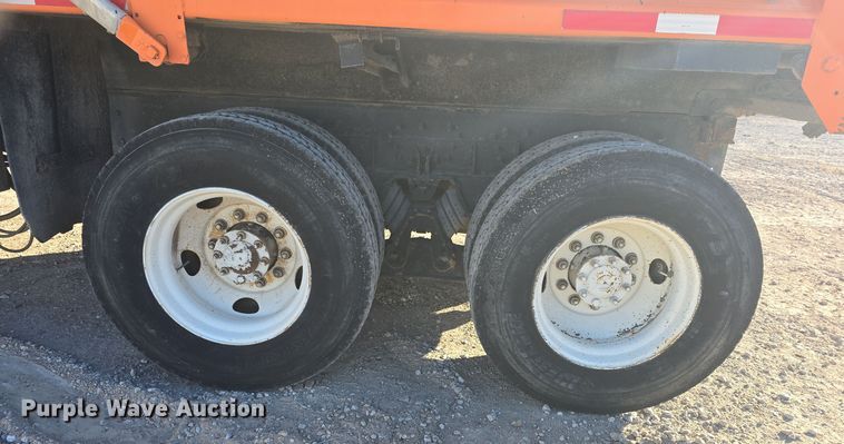 image for item DQ5336 2004 International 7400 dump truck