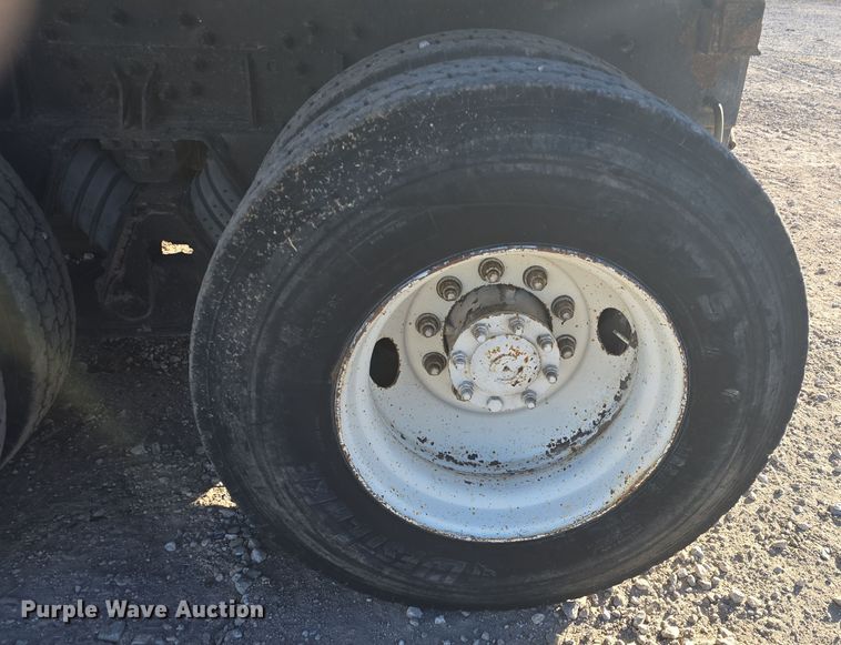 image for item DQ5336 2004 International 7400 dump truck