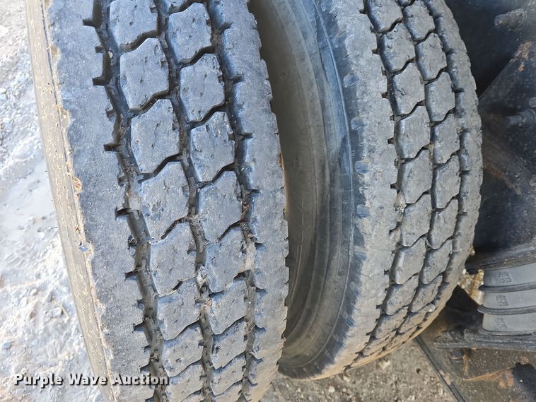 image for item DQ5336 2004 International 7400 dump truck