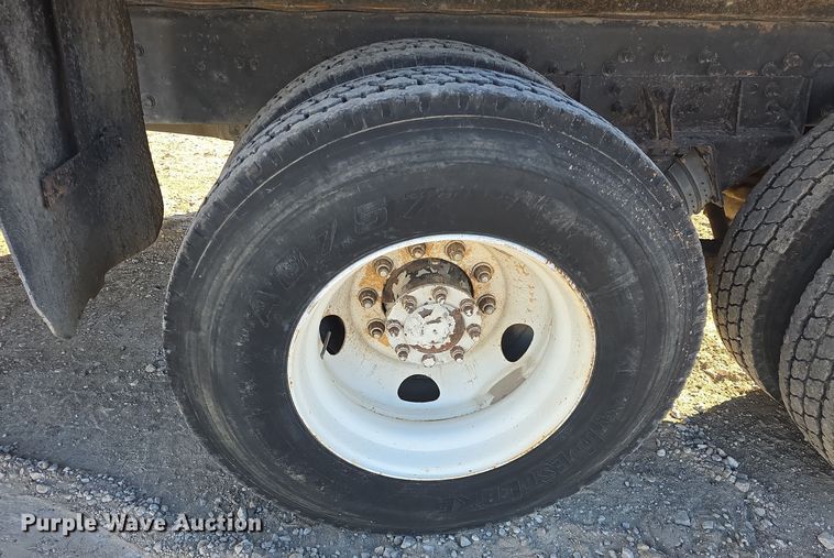 image for item DQ5336 2004 International 7400 dump truck