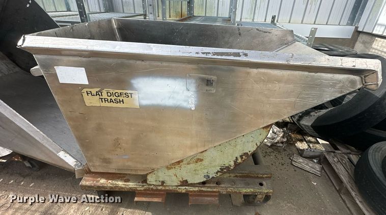 image for item DQ6471 (2) forklift dump hoppers