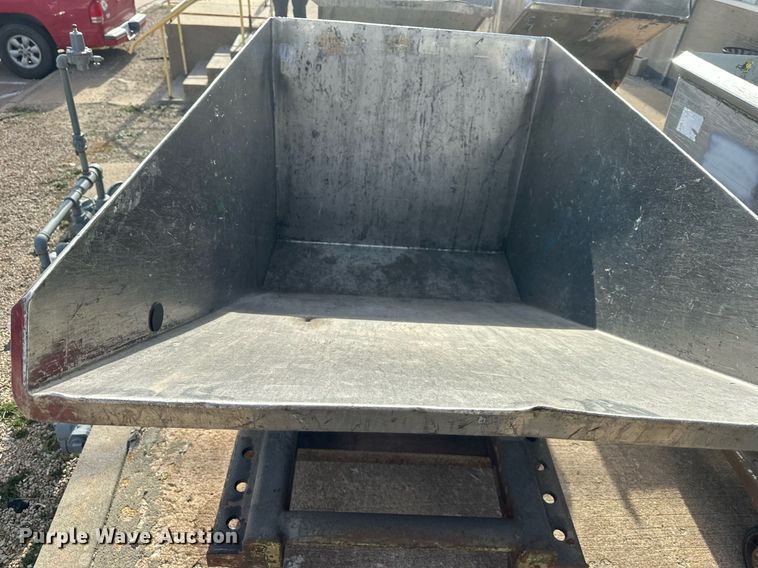 image for item DQ6473 (2) forklift dump hoppers