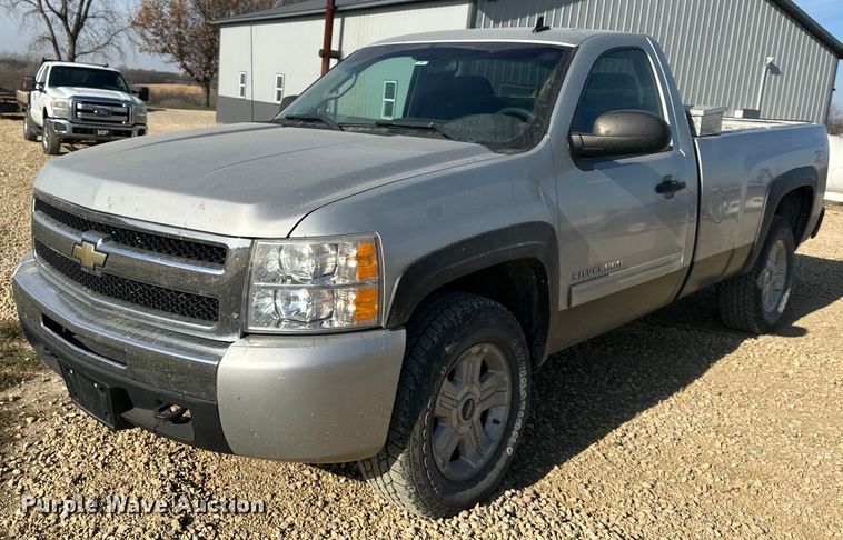 image for item DQ6525 2010 Chevrolet Silverado 1500 pickup truck