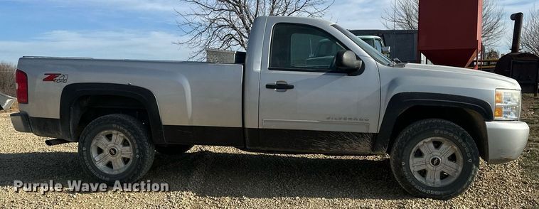 image for item DQ6525 2010 Chevrolet Silverado 1500 pickup truck