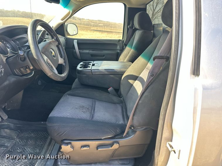 image for item DQ6525 2010 Chevrolet Silverado 1500 pickup truck