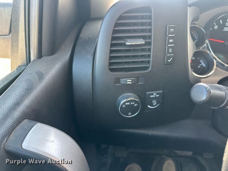 image for item DQ6525 2010 Chevrolet Silverado 1500 pickup truck