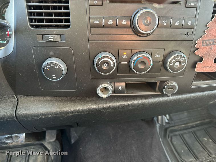 image for item DQ6525 2010 Chevrolet Silverado 1500 pickup truck