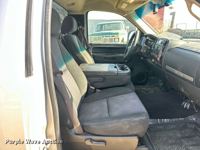 image for item DQ6525 2010 Chevrolet Silverado 1500 pickup truck