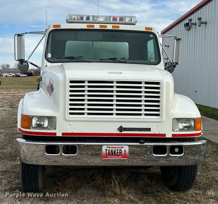 image for item DQ6529 1997 International 4700 tanker fire truck