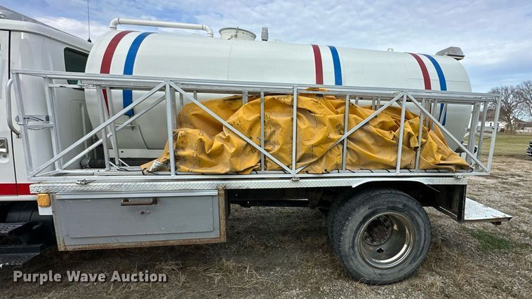 image for item DQ6529 1997 International 4700 tanker fire truck