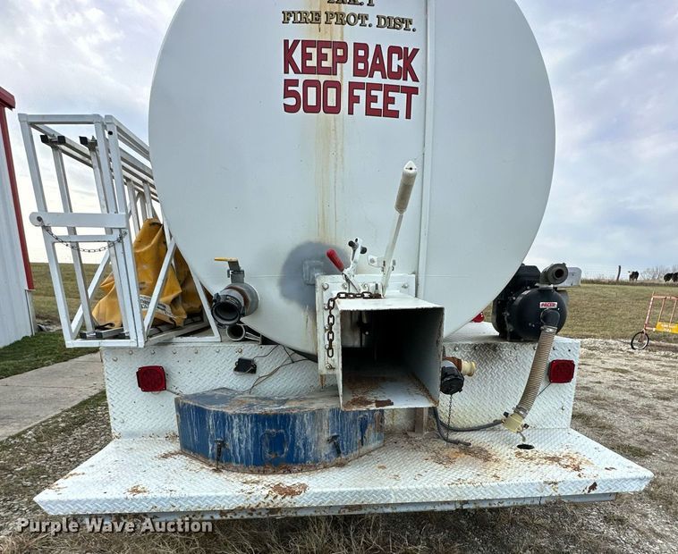 image for item DQ6529 1997 International 4700 tanker fire truck