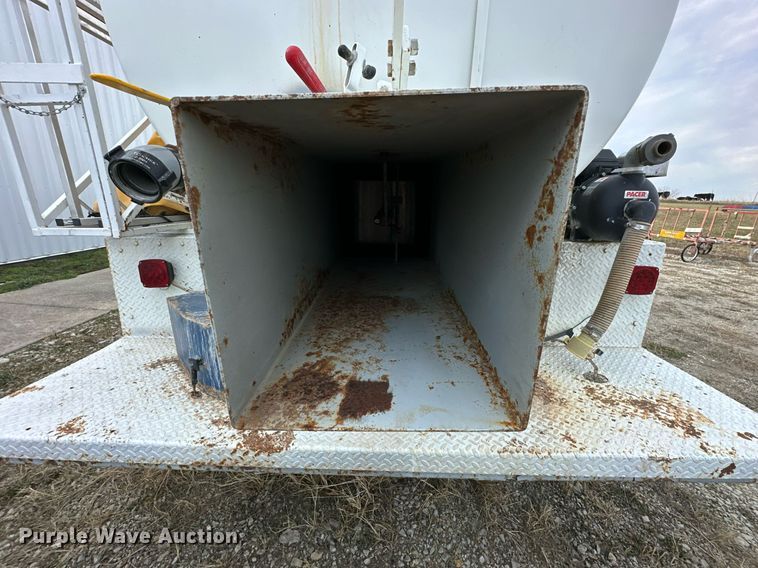 image for item DQ6529 1997 International 4700 tanker fire truck