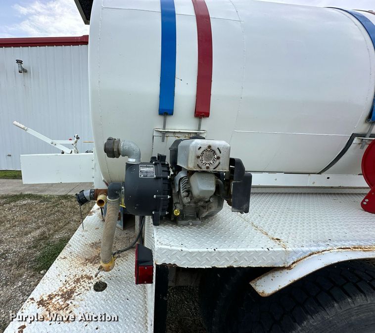 image for item DQ6529 1997 International 4700 tanker fire truck