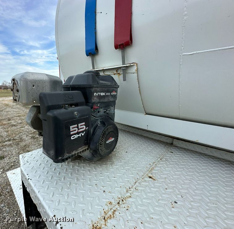 image for item DQ6529 1997 International 4700 tanker fire truck