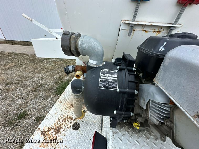 image for item DQ6529 1997 International 4700 tanker fire truck