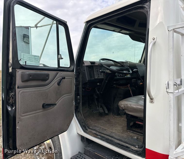 image for item DQ6529 1997 International 4700 tanker fire truck