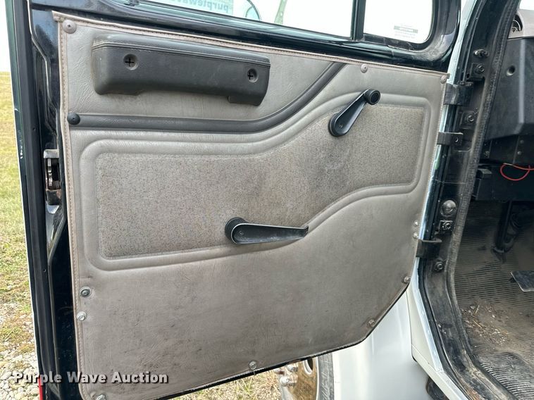 image for item DQ6529 1997 International 4700 tanker fire truck