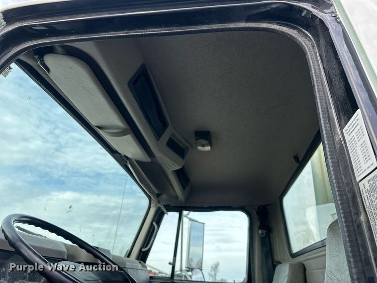 image for item DQ6529 1997 International 4700 tanker fire truck