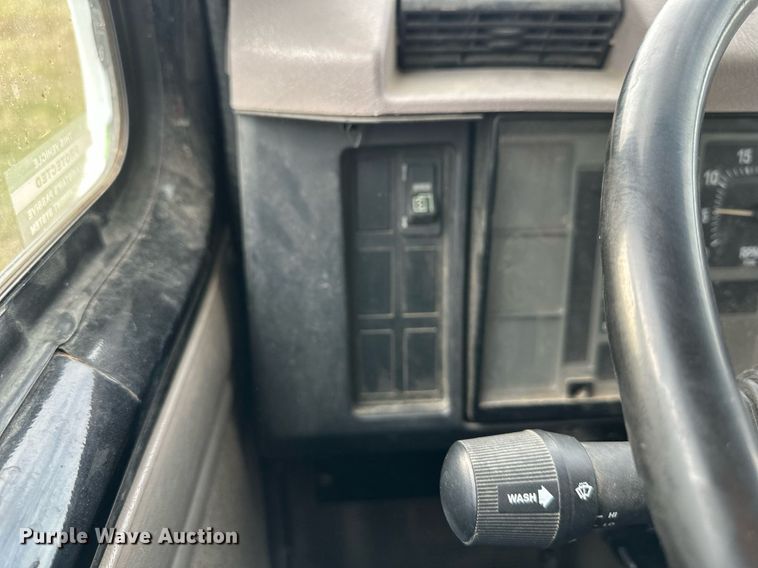 image for item DQ6529 1997 International 4700 tanker fire truck