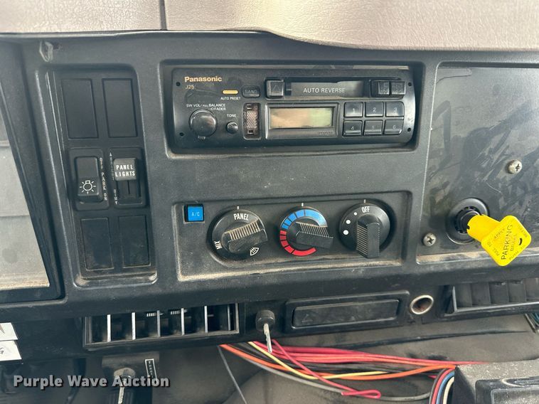 image for item DQ6529 1997 International 4700 tanker fire truck