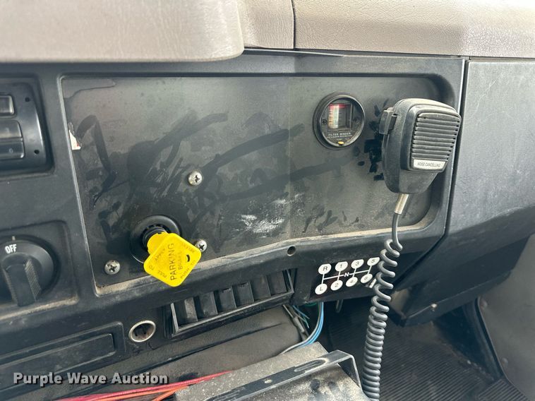 image for item DQ6529 1997 International 4700 tanker fire truck