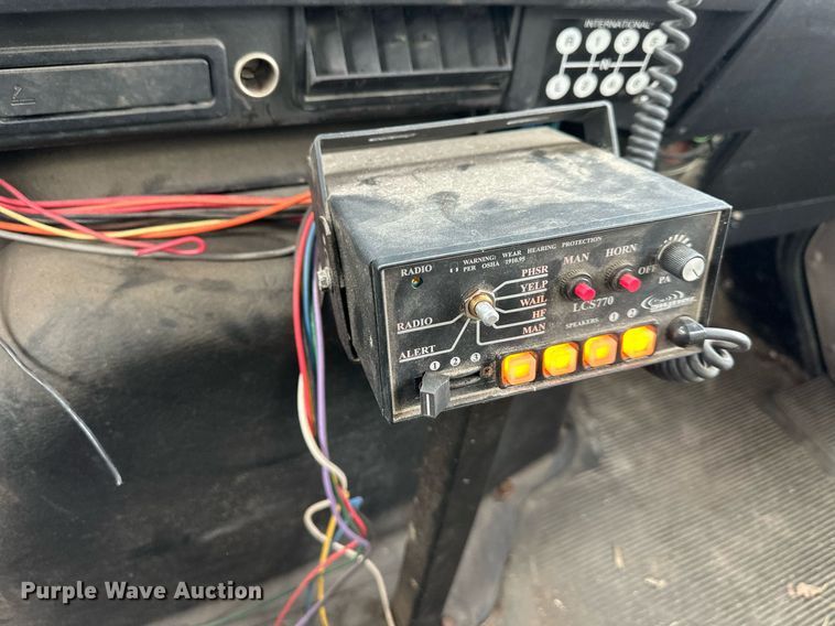 image for item DQ6529 1997 International 4700 tanker fire truck