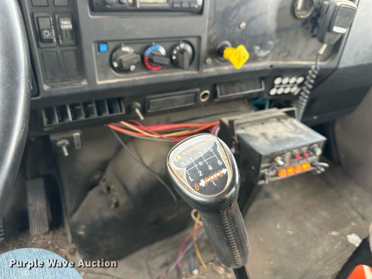 image for item DQ6529 1997 International 4700 tanker fire truck