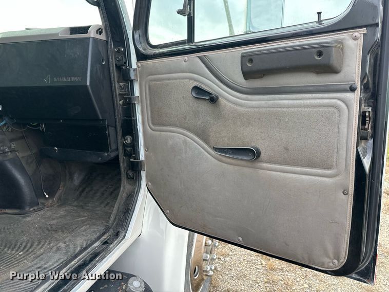 image for item DQ6529 1997 International 4700 tanker fire truck