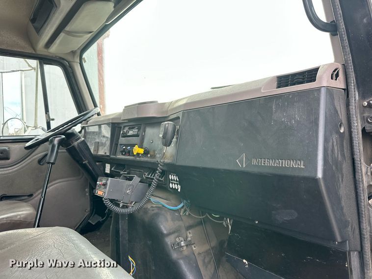 image for item DQ6529 1997 International 4700 tanker fire truck