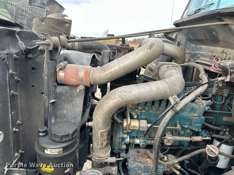 image for item DQ6529 1997 International 4700 tanker fire truck